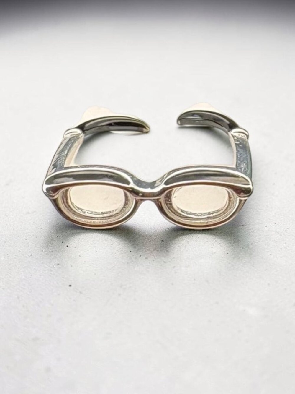 NO PRESCRIPTION Finger Glasses Size 6.5 to 8--Bright Silver with Black Tips